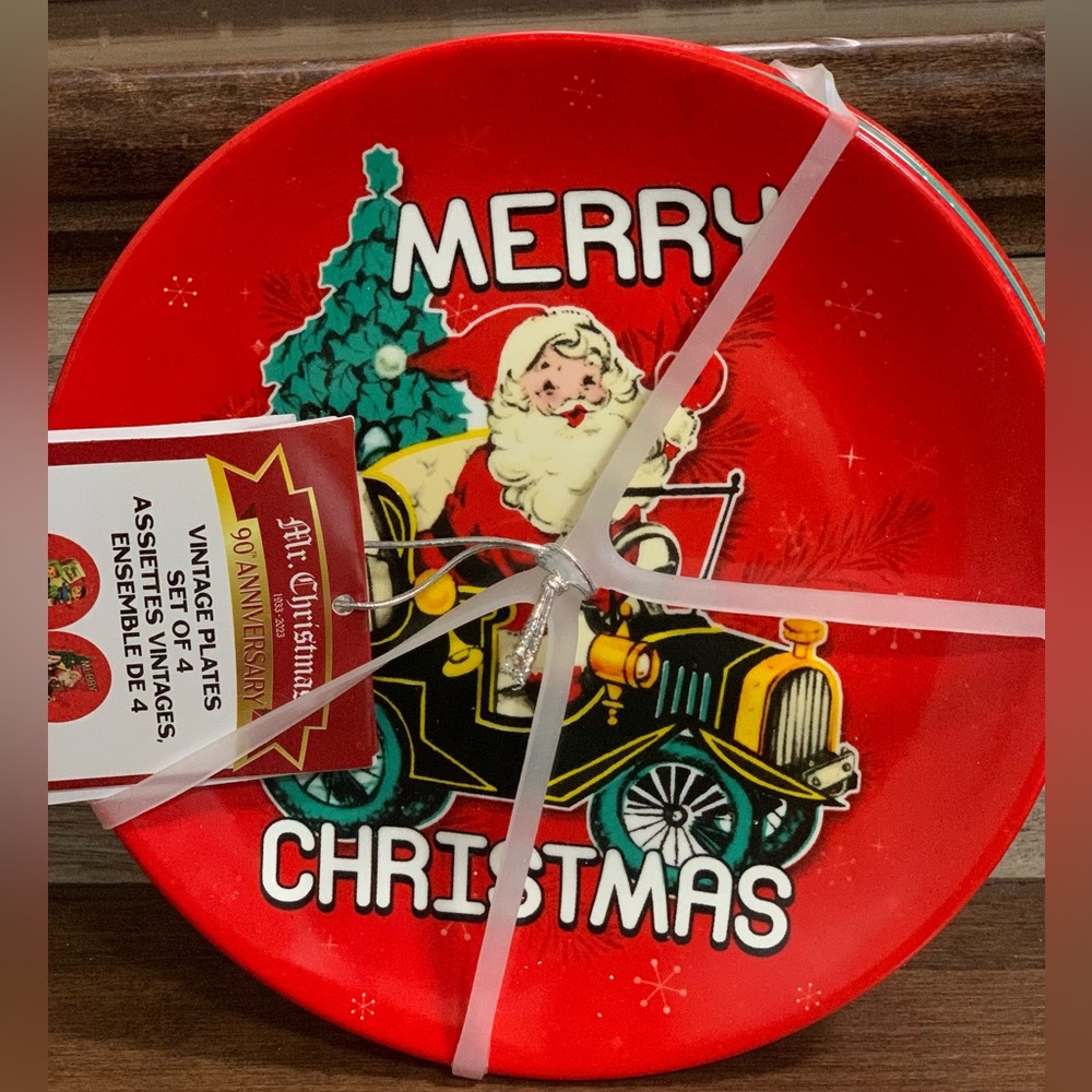 Super Cute 🥰 Christmas 🎄 Vintage Plates Set of 4 plates 8” - NEW